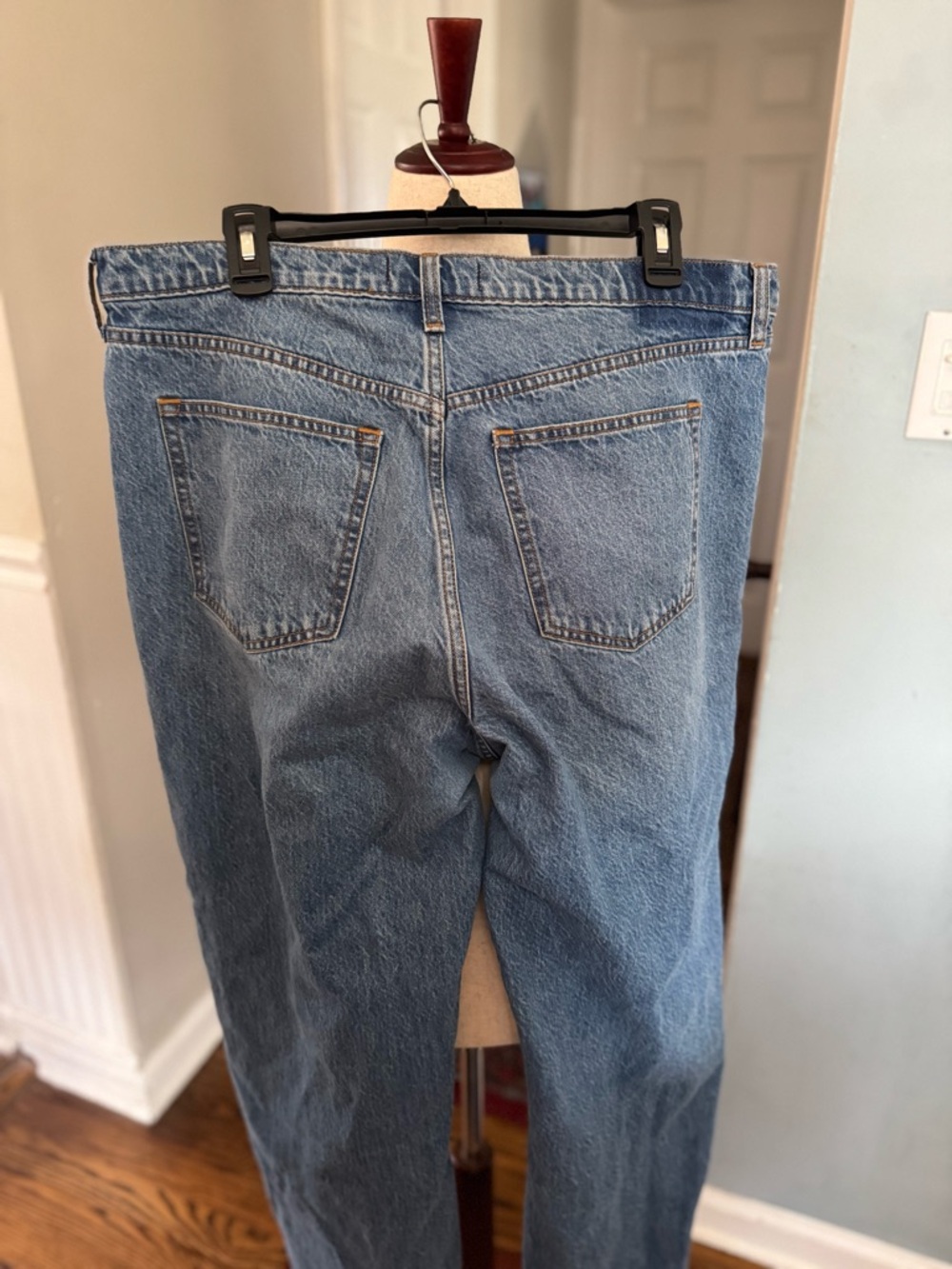 2 pairs A&F women’s jeans in size 33 - Picture 12 of 13
